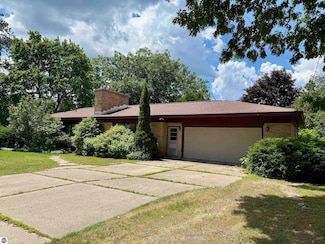 321 N Front, Lake City, MI 49651