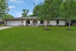 4014 Pin Oak Dr, Baytown, TX 77523