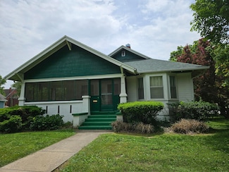 430 W Pleasant St, Aurora, MO 65605