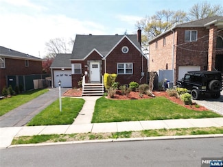212 Mohegan Way, Fort Lee, NJ 07024