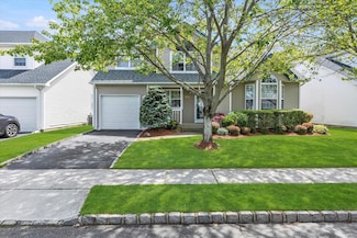 176 Cranberry Ct, Melville, NY 11747