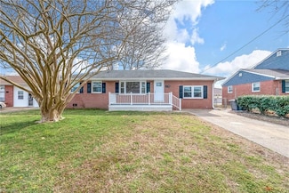 9 Prince George Dr, Hampton, VA 23669