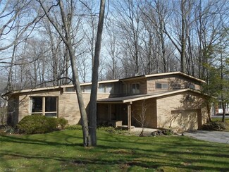 6809 Thornapple Dr, Gates Mills, OH 44040