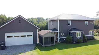 722 N Derby Rd, Newport, VT 05855