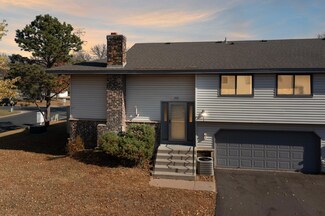 1712 Woodgate Ln, Saint Paul, MN 55122