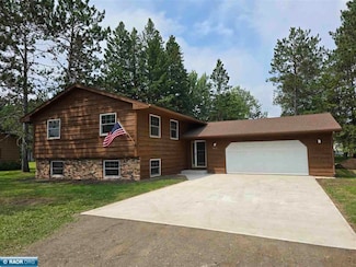 8415 Centennial Dr, Virginia, MN 55792