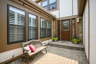 1058 Oakview Dr Unit 1058, Wheaton, IL 60187