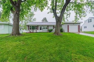2284 W Grandview Dr, Decatur, IL 62526