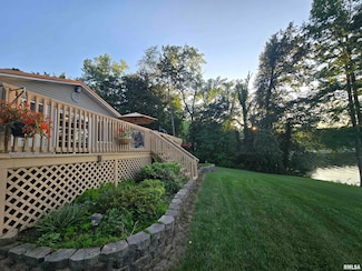 1640 Club House Rd, Centralia, IL 62801