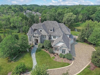 34 Abbey Woods Dr, Barrington, IL 60010
