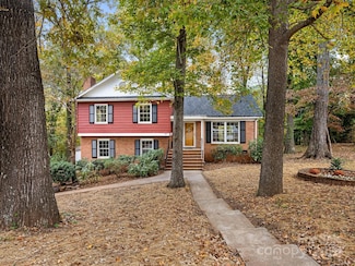 6815 Somersworth Dr, Charlotte, NC 28215