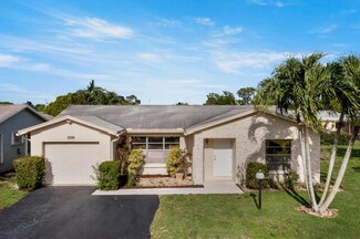 7299 Pineneedle Ln, Lake Worth, FL 33467