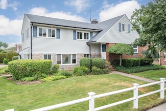 1901 New Hyde Park Rd, New Hyde Park, NY 11040