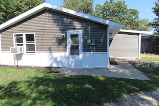 70293 Sheridan Dr, Edwardsburg, MI 49112