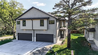 207 NW Orchard St, Lee's Summit, MO 64063