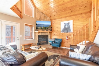 1136 Laddie Buck Ln, Gatlinburg, TN 37738