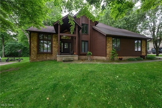 3950 Glenoak Dr NE, Louisville, OH 44641