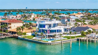 12650 7th St E, Treasure Island, FL 33706