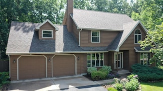 908 Honey Bear Ln, Waupaca, WI 54981