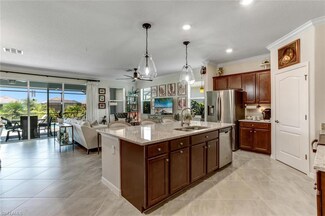 2153 Clementine St, Naples, FL 34120