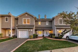 18 Ocean Watch Ct Unit 18, Freeport, NY 11520