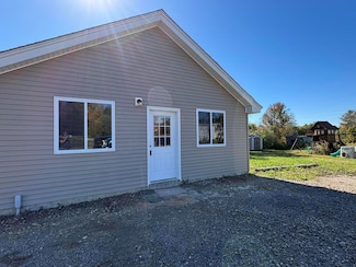 283 Weeks Mills Rd, South China, ME 04358