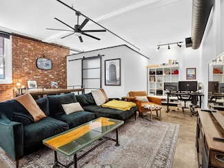 7 Crombie St Unit 4, Salem, MA 01970