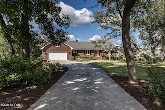 511 Neptune Dr, Swansboro, NC 28584