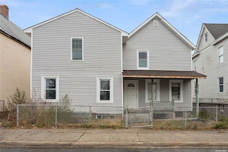 9 Capobianco St, Glen Cove, NY 11542