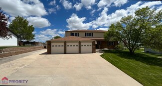 2417 Hillcrest Dr -, Gillette, WY 82718