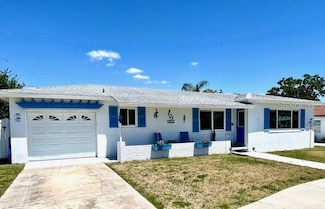 10633 Lake Vista Dr, Seminole, FL 33772