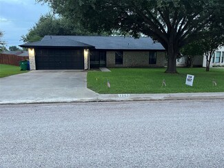1307 T H Johnson Dr, Taylor, TX 76574