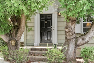 84 Mount Pleasant Ave, Gloucester, MA 01930