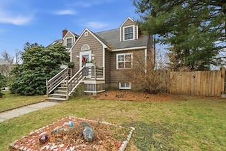 4 Laurel St, Woburn, MA 01801