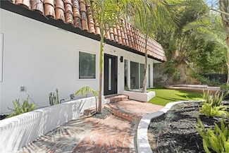 2170 Sunset Plaza Dr, Los Angeles, CA 90069