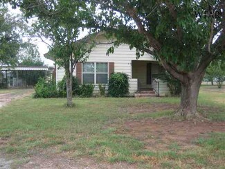 103 S Pecan St, Holliday, TX 76366