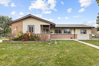 940 Victoria Ln, Elk Grove Village, IL 60007