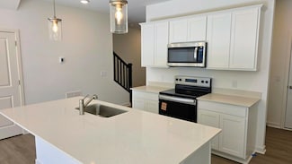 4743 Airlake Dr, Woodbury, MN 55129