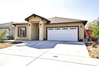 1030 E Riverside Dr, Madera, CA 93638