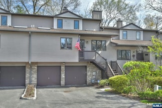 9 Peach Hill Ct, Ramsey, NJ 07446