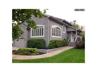90 Riverview Ct, Chagrin Falls, OH 44022