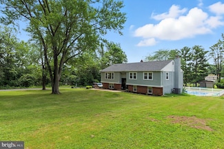2150 Hilltop Ln, Warrington, PA 18976