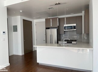 27-17 42nd Rd Unit 14G, Long Island City, NY 11101