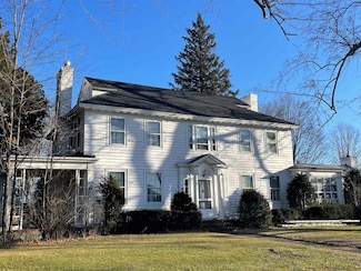 31 Pearl St, Essex Junction, VT 05452