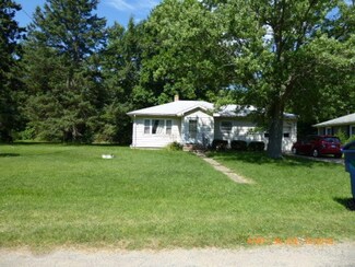 738 Dixie Dr, Benton Harbor, MI 49022