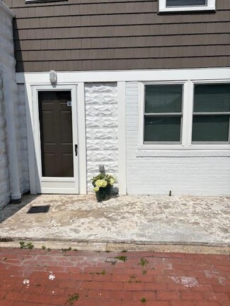 5 Greenwich Ave Unit E, Bayville, NY 11709