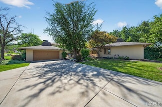 93 Rue Grand Dr, Lake Saint Louis, MO 63367