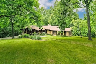 138 Greentrails Dr S, Chesterfield, MO 63017
