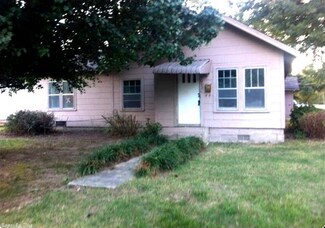 1002 S Wood St, Stuttgart, AR 72160