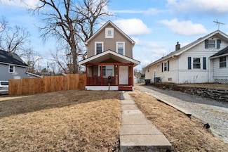 3722 Rollins Ave, Des Moines, IA 50312